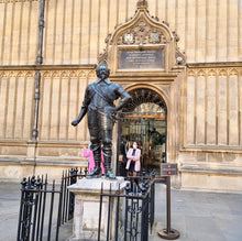 Load image into Gallery viewer, Discover 1000 Years of Historic Oxford in 90 minutes! Join Guided Walking Tour of Oxford University & Oxford City